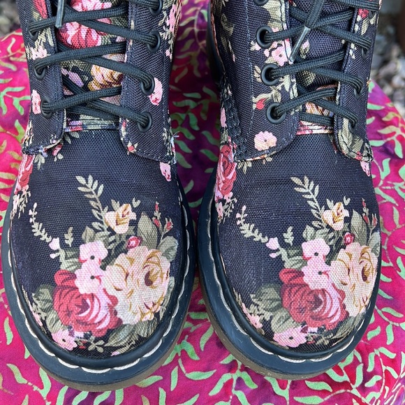 Dr. Martens Victorian Rose Floral Boots - Picture 10 of 16